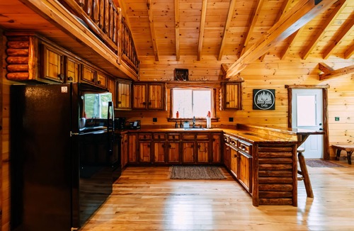 Nelsonville Cabin | Seven Pines | Hocking Hills, 60 Acres, Firepit