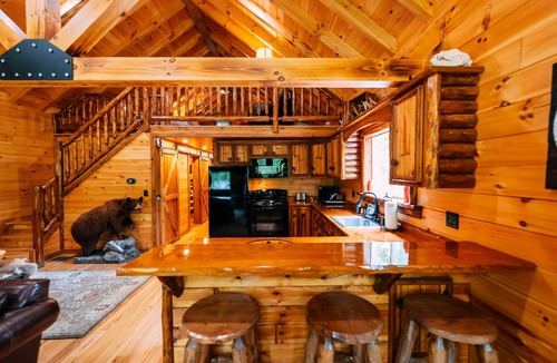 Nelsonville Cabin | Seven Pines | Hocking Hills, 60 Acres, Firepit
