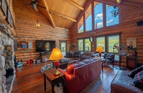 Troy Cabin | Shangrilog - Cabin with Mountain View & Lake Front Property
