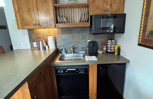 Kellogg Condo | Shared Roof Top Hot tub Silver Mtn en suite listed