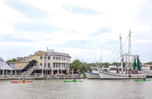 Mount Pleasant Hotel | Shem Creek Inn