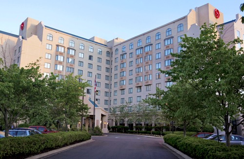 Crosswoods Hotel | Sheraton Suites Columbus Worthington
