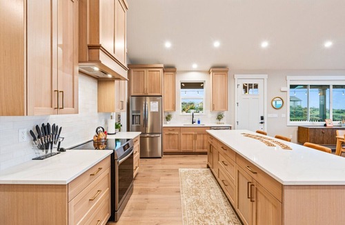 Sweetwater House | Shimmer Shack! Hot Tub, Ideal Beach, Games & More!