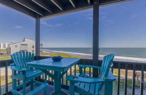 Sneads Ferry Condo | Shipwatch Villa 1212 | Community Pool | Elevator