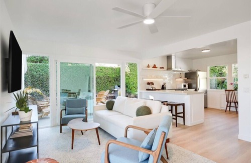 East Mesa House | Shoreline Cottage - Ocean Views, across from Park, walk to the beach, dog OK