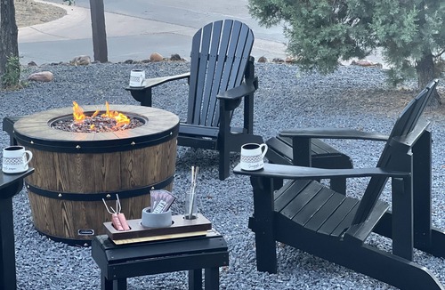 Torreon Cabin | Show Low Cabin in Torreón with Fire Pit, Hot Tub & Tesla Charger