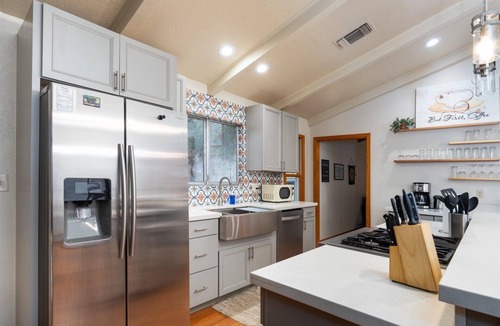 Yosemite Forks House | Sierra Mountain Escape - Brand new spa/game room!