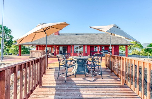Squaw Valley House | Sierra Peaks Vineyard View - wide-open skies and breathtaking 360° views!