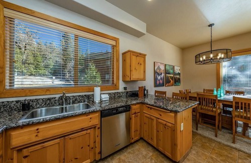 Shaver Lake Cabin | Sierra Pines Villa | Deck | Jetted Tub | Game Rm