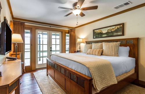 Yosemite Forks Hotel | Sierra Sky Ranch, Ascend Hotel Collection