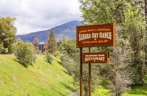 Yosemite Forks Hotel | Sierra Sky Ranch