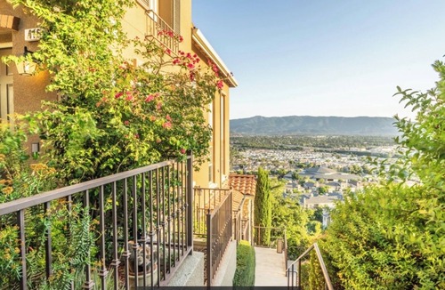 Communications Hill House | Silicon Valley Private Bedroom/Bathroom with View