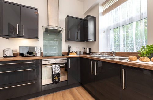 Southampton Apartment | Silver Moon Silver Service Apartments free parking