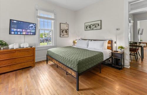 Holy Cross House | Simple Comfort 1 Bed 1 Bath Near Downtown Indy