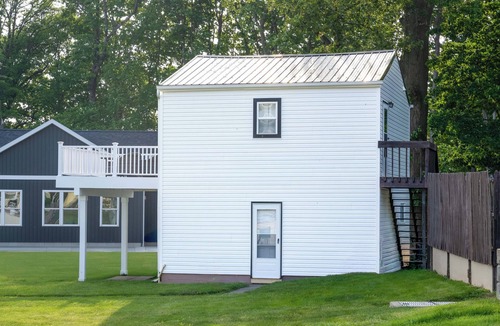 Kelleys Island Apartment | Simply Kelleys Resort -Lakeview Lower- Charming and renovated 2-bed apartment!