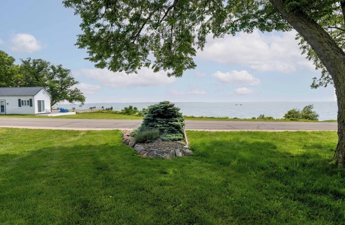 Kelleys Island Apartment | Simply Kelleys Resort -Lakeview Lower- Charming and renovated 2-bed apartment!