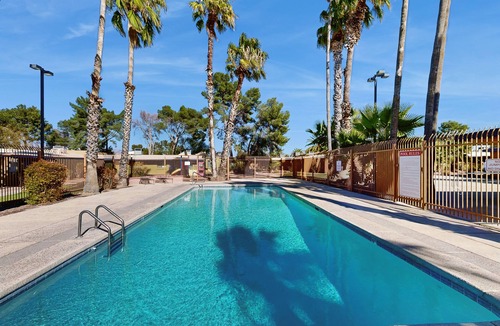 Menlo Park Condo | Single-level Condo with community pool/hot tub/clubhouse, in central location