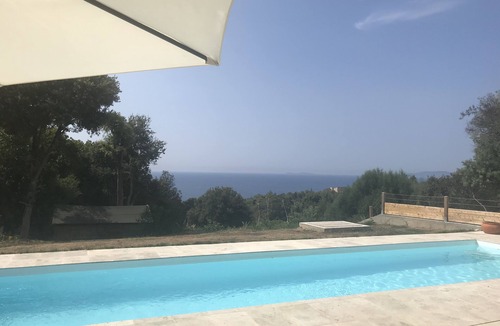 Portigliolo House | Single-storey villa, sea view, swimming pool, 5' from beaches, peaceful setting.
