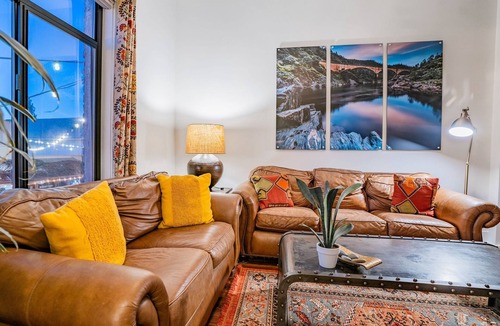 Auburn Apartment | Single Unit Loft/Apartment Sleeps 4- 1,300sq ft