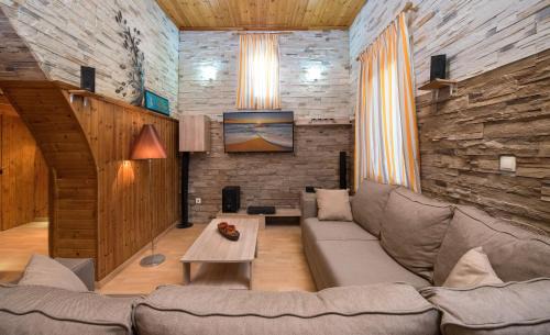 Soroni Apartment | Sioutis House