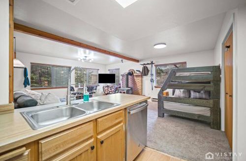 Brian Head Apartment | Ski Hill Views and Cozy Fireplace in Brianhead