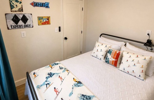Show Low Hotel | Ski Patrol Suite at Kiva on main st in Show Low