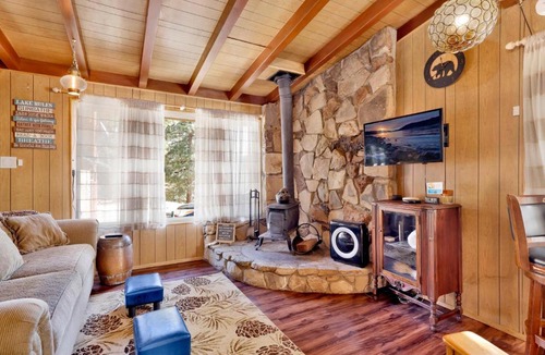 Big Bear Lake Ski Chalet | Ski View Chalet by Big Bear Vacations Central Moonridge Hillside Retreat