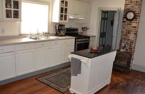 Frenchtown-Rumbly House | Skipper's Hideaway in Rustic Seaside Hamlet of Rumbley