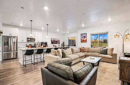 St. George House | Skyline 1678, Hot Tub, Garage Game Room, Wii, Community Amenities