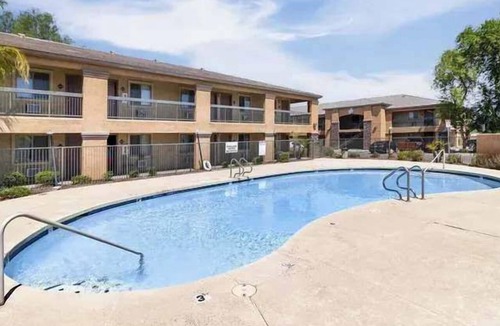 Tolleson Apartment | Sleek Tolleson Studio | Gym & Pool
