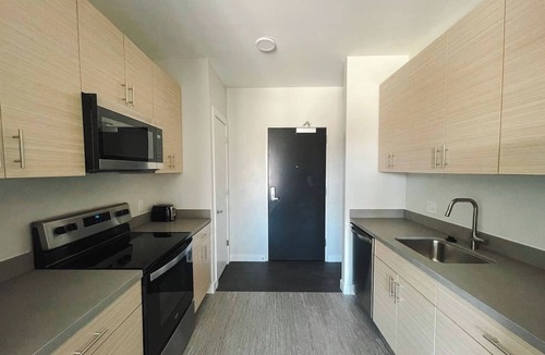 Des Moines Apartment | Sleepover | Upscale Studio and Gym - Des Moines