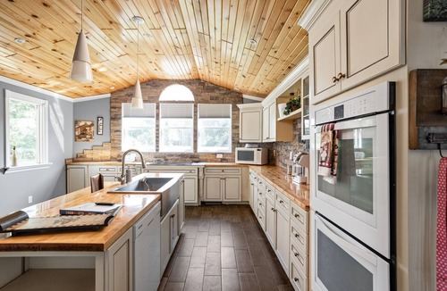 Westfield House | Sleeps 10/Batting Cage/Theater!