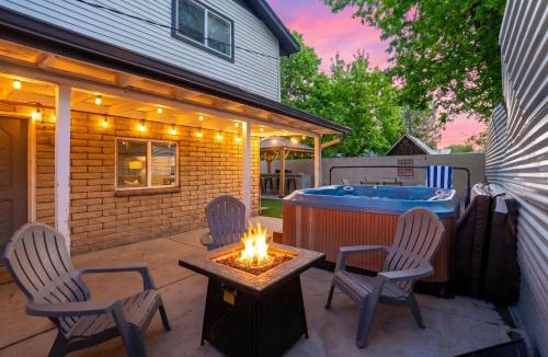 Flagstaff House | Sleeps 18 Hot Tub Pool Table Fire Pit Arcade Game