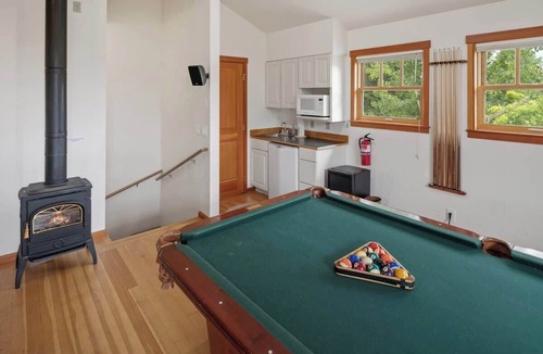 Sandpoint House | Sleeps 20 People! Waterfront Home with Dock & A/C