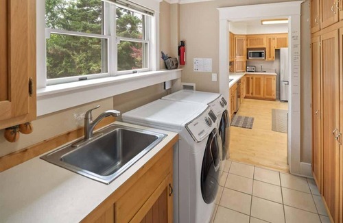 Sandpoint House | Sleeps 20 People! Waterfront Home with Dock & A/C