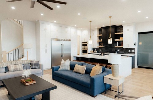 Hurricane House | Sleeps 26! Private Pool, Hot Tub, Theater, & More!