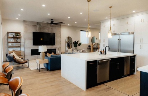 Hurricane House | Sleeps 26! Private Pool, Hot Tub, Theater, & More!