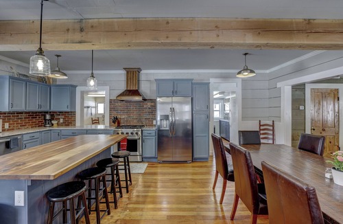 Garden Valley House | Sleeps 29! 9-bedroom 8-Bath 3-Kitchen, Historic McBride Farm in Garden Valley