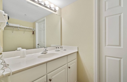 Kelleys Island Hotel | Sleeps 4! Hotel Room on Kelleys Island