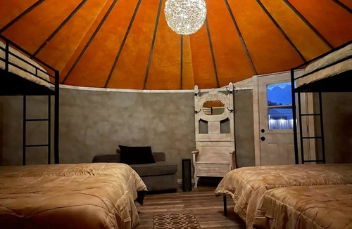 Hollister Resort | sleeps 6 only