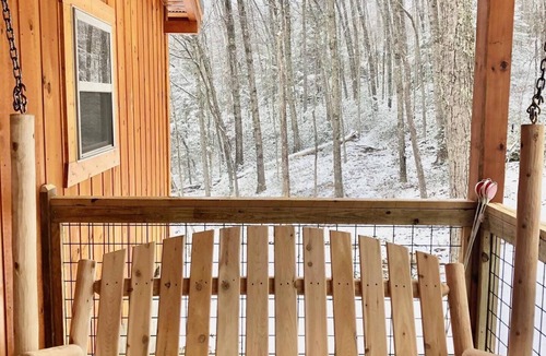 Frenchburg Cabin | Sleepy Hollow 2-bedroom cabin with Hot Tub, WiFi near Red River Gorge