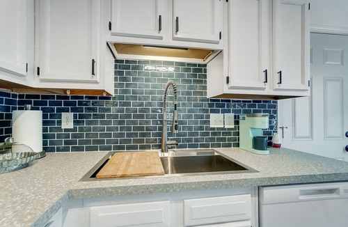 Hamilton House | Sleepy Nook - Remodeled with Comfort & Style - steps from Spooky Nook Hamilton