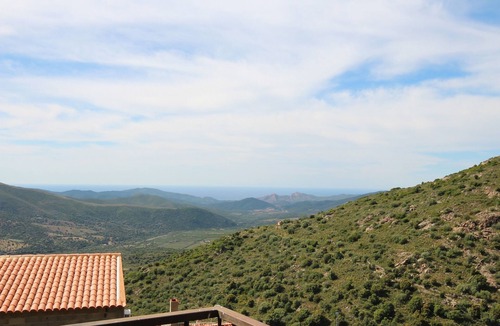 Lama House | Small charming house between sea and mountains