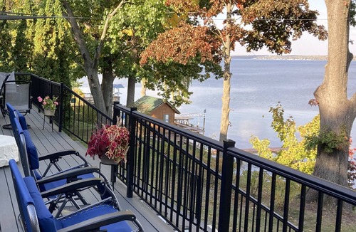 Town of Torrey House | Smith's Lake House 4 bedroom, enjoy spectacular sunrises, 2 bathroom, built 2021