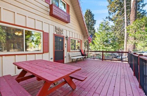 Sierra Cedars House | Smoke Tree-Newly Updated Family Retreat