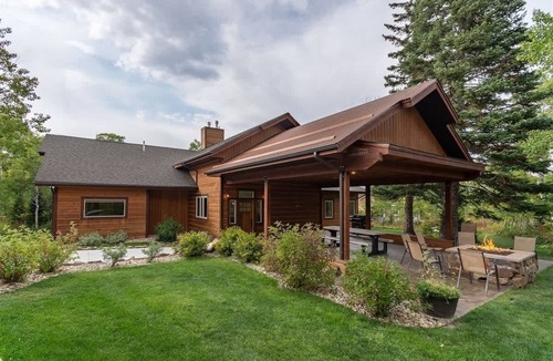 Lazy Acres House | Snow Creek Lodge Summ