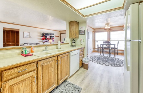 Brian Head Condo | Snowbird-friendly condo with heated pool, sauna & mountain view - walk to lifts