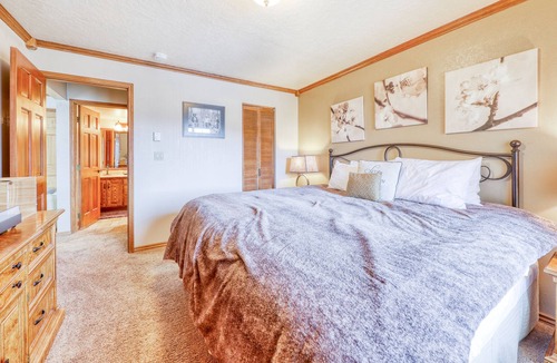 Brian Head Condo | Snowbird-friendly condo with heated pool, sauna & mountain view - walk to lifts