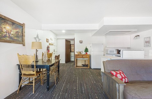 The Village Cabin | SoCal Vacations - Village Inn
