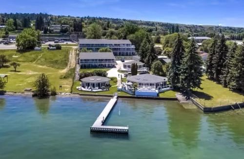 Polson House | Soft Sunsets & Still Water at Flathead Condo